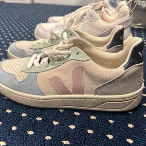 Veja Women's V-10 Sneakers